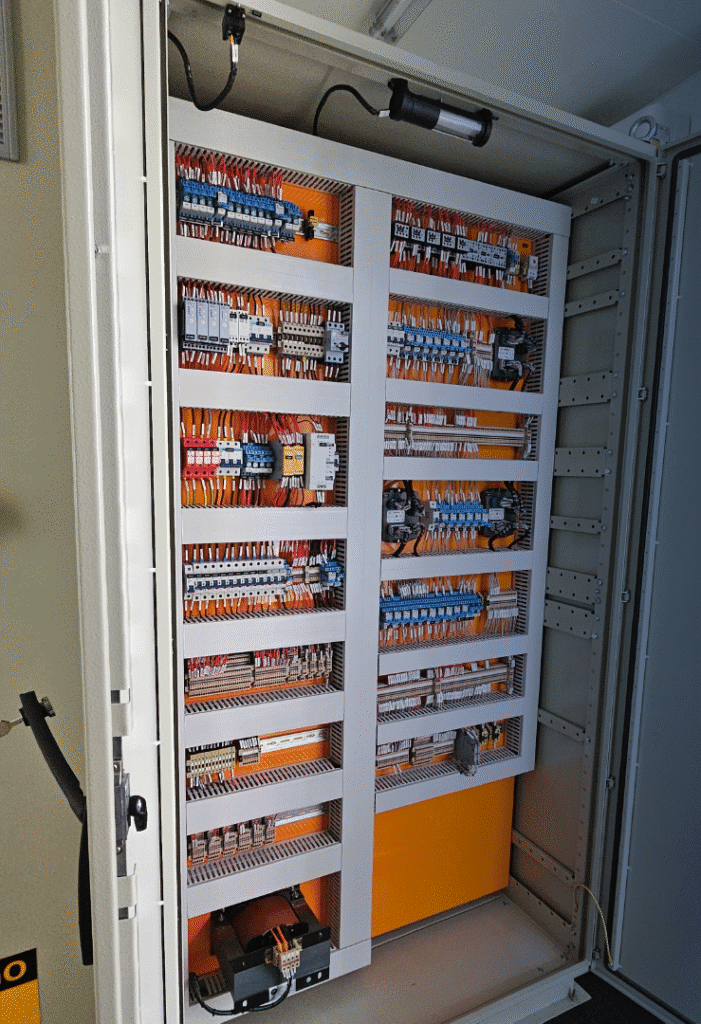 SISTEMA DE ILUMINAÇÃO E TOMADAS DBTEC