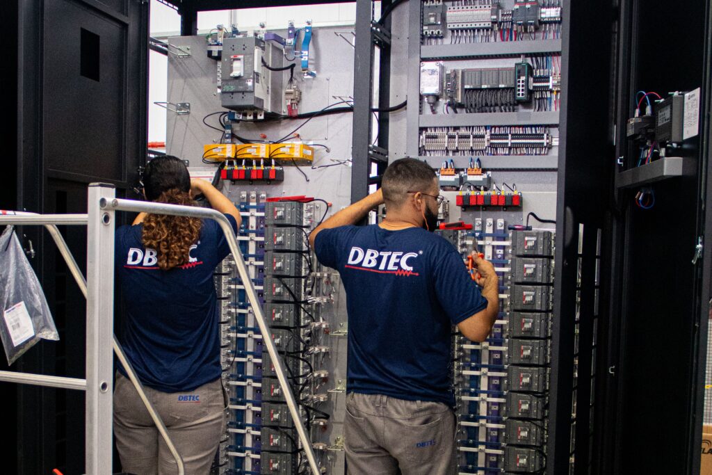 Painéis Elétricos DBTEC.