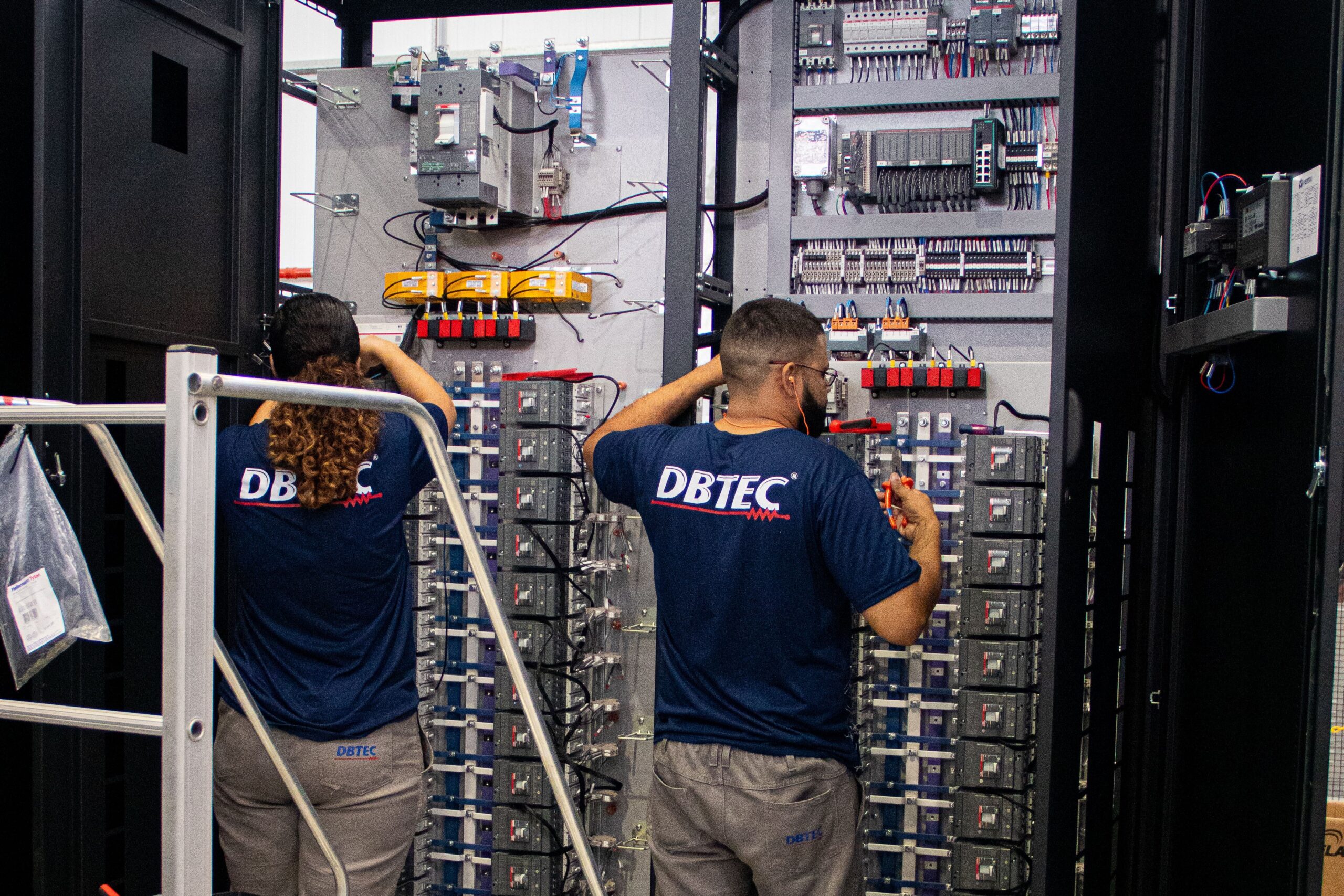 Painéis Elétricos DBTEC.