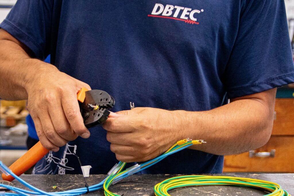 Chicotes elétricos da DBTEC.